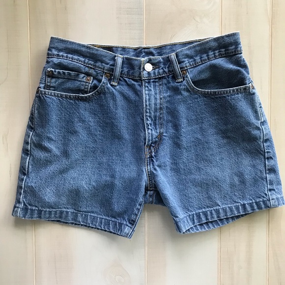 Levi's Denim - Levi’s Women’s Medium Wash Jean Shorts Mid Rise 30 / 31